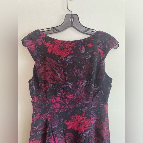 Ellie Tahari Pink and Black Floral Knee Length V Neck Dress SZ S - Picture 4 of 8